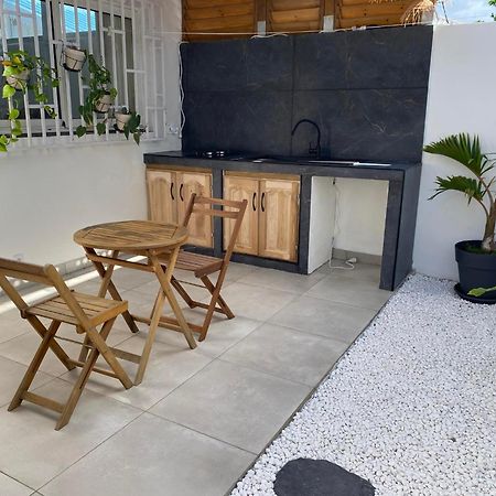 La Chambre Des Sorciers - Logement Independant Sainte-Marie Ngoại thất bức ảnh