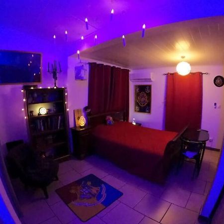 La Chambre Des Sorciers - Logement Independant Sainte-Marie Ngoại thất bức ảnh