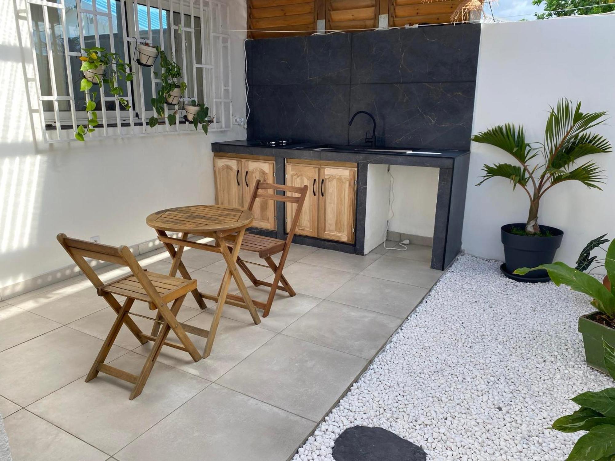 La Chambre Des Sorciers - Logement Independant Sainte-Marie Ngoại thất bức ảnh